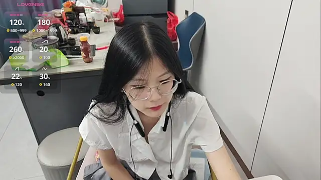 Snapshot of xlin-baby chatting on 05-20-26, 04:35 xlin-baby online show from 05-20-26, 04:35