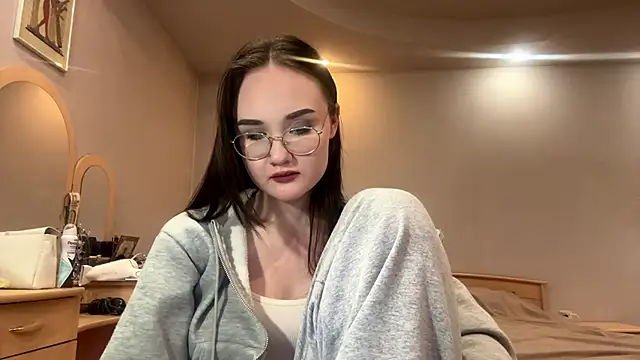 Snapshot of MidnightMelt chatting on 11-15-25, 04:25 MidnightMelt online show from 11-15-25, 04:25