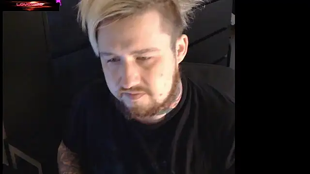 Snapshot of ThatAltGuy chatting on 11-17-25, 12:00 ThatAltGuy online show from 11-17-25, 12:00