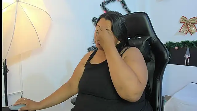 BWW-CINDY11 online show from 12-05-25, 03:48