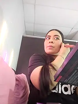 Monserrat J online show from 11-30-25, 12:20