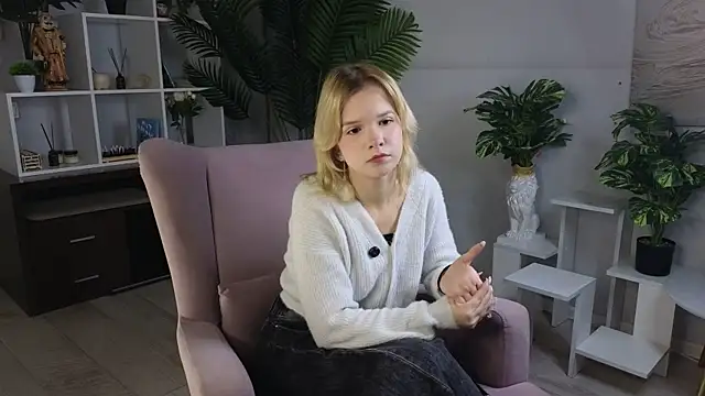 PhillisEsplin online show from 11-17-25, 09:04