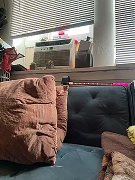 Motherbigbus online show from 12-21-25, 07:32