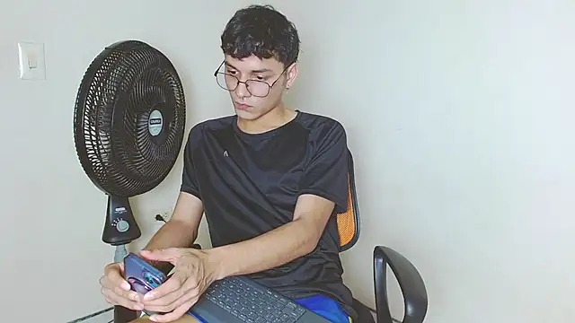 andrew dann online show from 11-20-25, 09:03