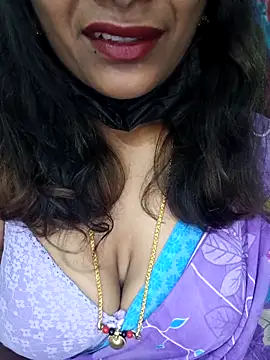 Snapshot of Premalatha_28 chatting on 05-06-26, 03:28 Premalatha 28 online show from 05-06-26, 03:28