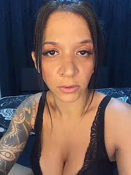 Snapshot of biadominatrix chatting on 06-11-26, 12:32 biadominatrix online show from 06-11-26, 12:32