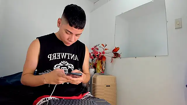 Lucastorrez01 online show from 12-20-25, 09:44