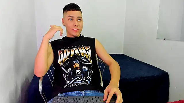 Lucastorrez01 online show from 05-10-26, 03:44