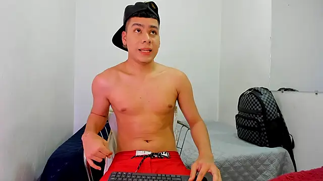 Lucastorrez01 online show from 06-11-26, 11:14