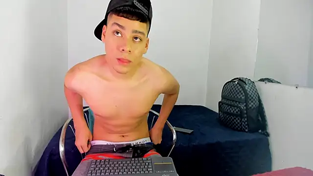 Lucastorrez01 online show from 07-01-26, 12:23