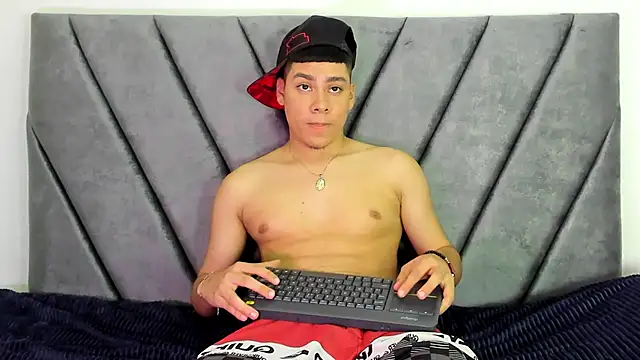 Lucastorrez01 online show from 07-08-26, 11:53