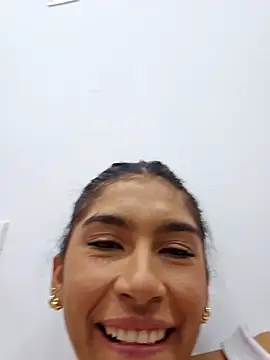 Snapshot of skinnyrox chatting on 11-16-25, 02:39 skinnyrox online show from 11-16-25, 02:39