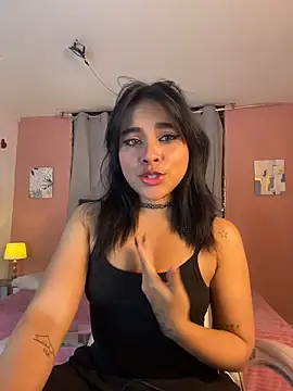 Sophie wyld online show from 11-17-25, 11:21