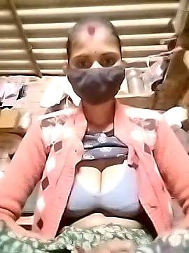 Snapshot of Deepika_Padukone chatting on 01-09-26, 10:18 Deepika Padukone online show from 01-09-26, 10:18