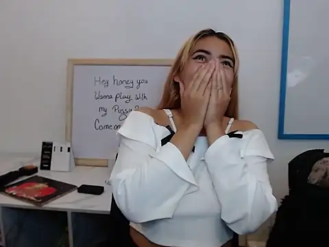 KloeeCavallier online show from 02-25-26, 05:11