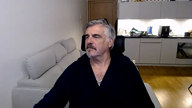 Buidapest online show from 12-15-25, 01:26