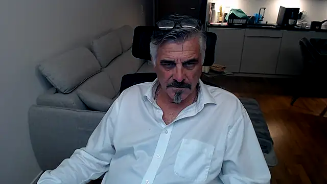 Buidapest online show from 02-05-26, 12:48