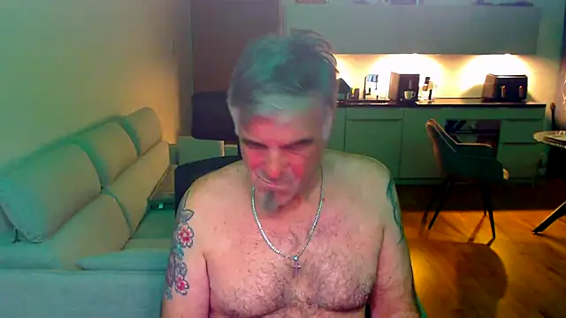 Buidapest online show from 03-25-26, 04:18