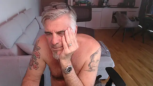 Buidapest online show from 04-06-26, 04:52