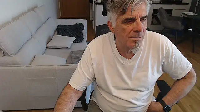 Buidapest online show from 04-18-26, 01:26