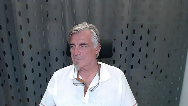 Snapshot of Buidapest chatting on 06-30-26, 04:13 Buidapest online show from 06-30-26, 04:13