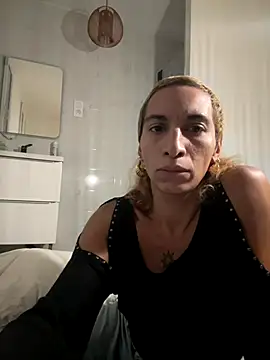 Snapshot of zinalastar chatting on 11-23-25, 06:19 zinalastar online show from 11-23-25, 06:19