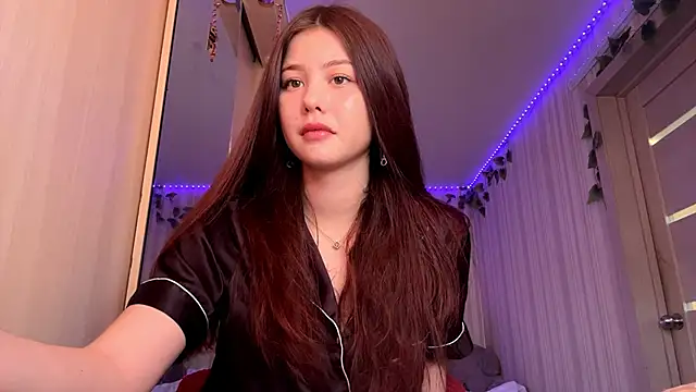 CutieSlim online show from 12-17-25, 06:08