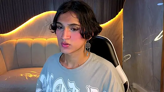 zoe tp online show from 12-21-25, 01:02