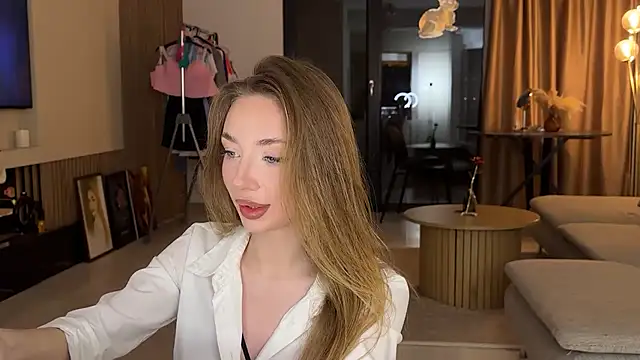 Snapshot of Jolienne chatting on 04-30-26, 08:15 Jolienne online show from 04-30-26, 08:15