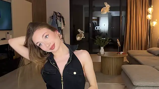 Snapshot of Jolienne chatting on 05-17-26, 07:43 Jolienne online show from 05-17-26, 07:43