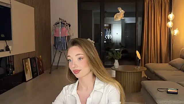 Snapshot of Jolienne chatting on 05-21-26, 08:16 Jolienne online show from 05-21-26, 08:16