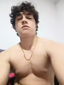 Snapshot of andrdosfn chatting on 11-18-25, 02:28 andrdosfn online show from 11-18-25, 02:28