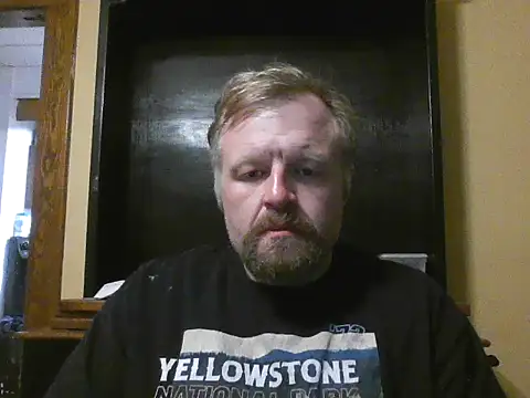 Snapshot of TheOneDonShaun chatting on 05-04-26, 01:01 TheOneDonShaun online show from 05-04-26, 01:01