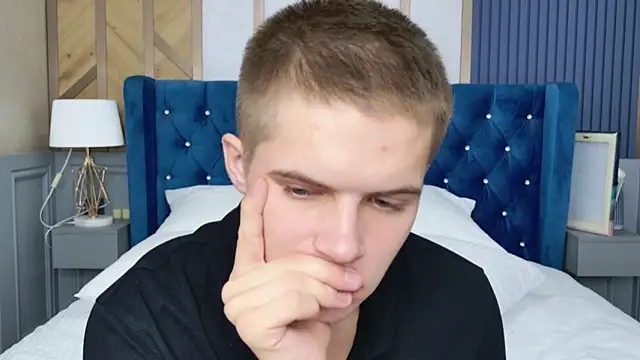 Snapshot of Piter_Ward chatting on 11-24-25, 11:04 Piter Ward online show from 11-24-25, 11:04