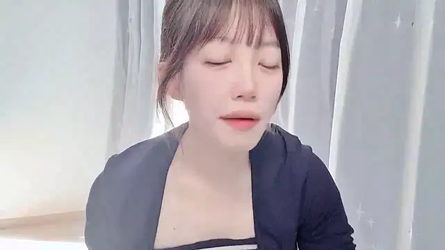 Snapshot of yuyayayu chatting on 11-28-25, 02:03 yuyayayu online show from 11-28-25, 02:03