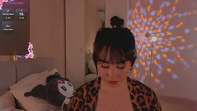 Snapshot of Lia_May chatting on 11-25-25, 02:11 Lia May online show from 11-25-25, 02:11