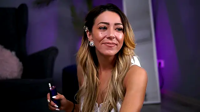 JuliaHyde online show from 12-19-25, 04:08