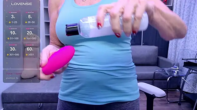 Snapshot of FitCougar chatting on 12-23-24, 12:57 FitCougar online show from 12-23-24, 12:57