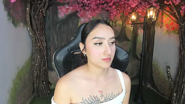 HorneyyQueen online show from 11-17-25, 04:57