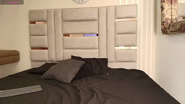 LittlePeach  online show from 12-01-25, 03:06