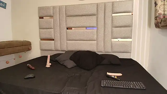 LittlePeach  online show from 12-19-25, 02:57