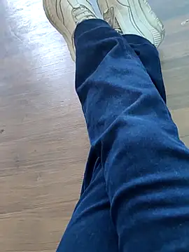 Snapshot of braidqueen00 chatting on 12-18-25, 03:07 braidqueen00 online show from 12-18-25, 03:07