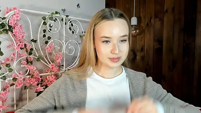 Snapshot of KristleKirst chatting on 11-18-25, 03:05 KristleKirst online show from 11-18-25, 03:05