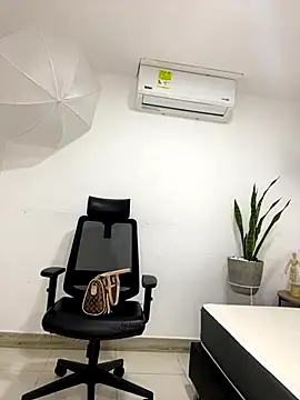 Soffiegrey online show from 12-22-25, 06:05