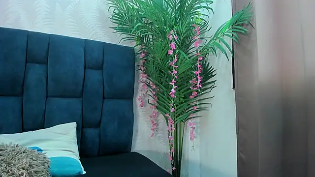 Holly Sly online show from 11-24-25, 07:13