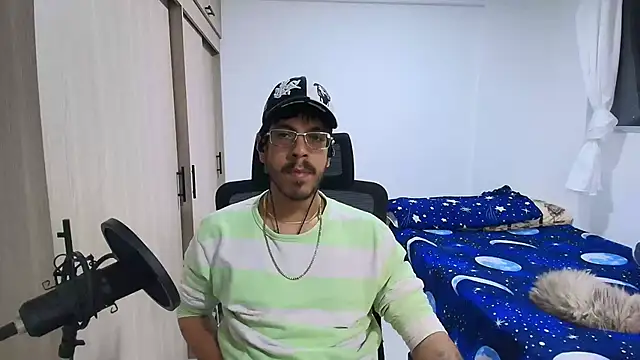 Snapshot of naitt_ chatting on 11-22-25, 07:51 naitt online show from 11-22-25, 07:51