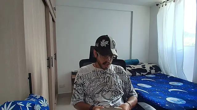 Snapshot of naitt_ chatting on 11-30-25, 06:45 naitt online show from 11-30-25, 06:45