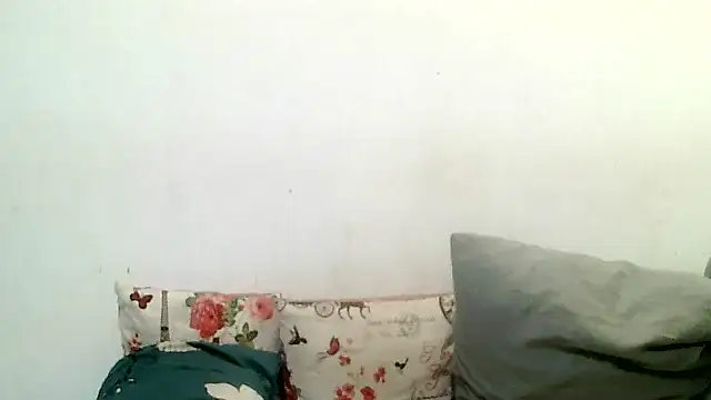 BrunetteNaomi8 online show from 05-15-26, 08:21