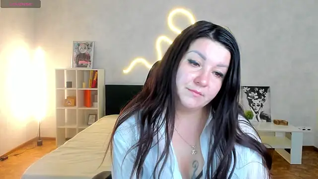 still  her online show from 12-04-25, 01:04