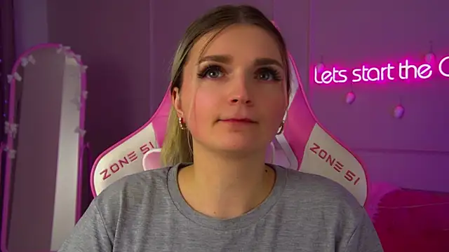 AnnyRaii online show from 12-20-25, 06:26